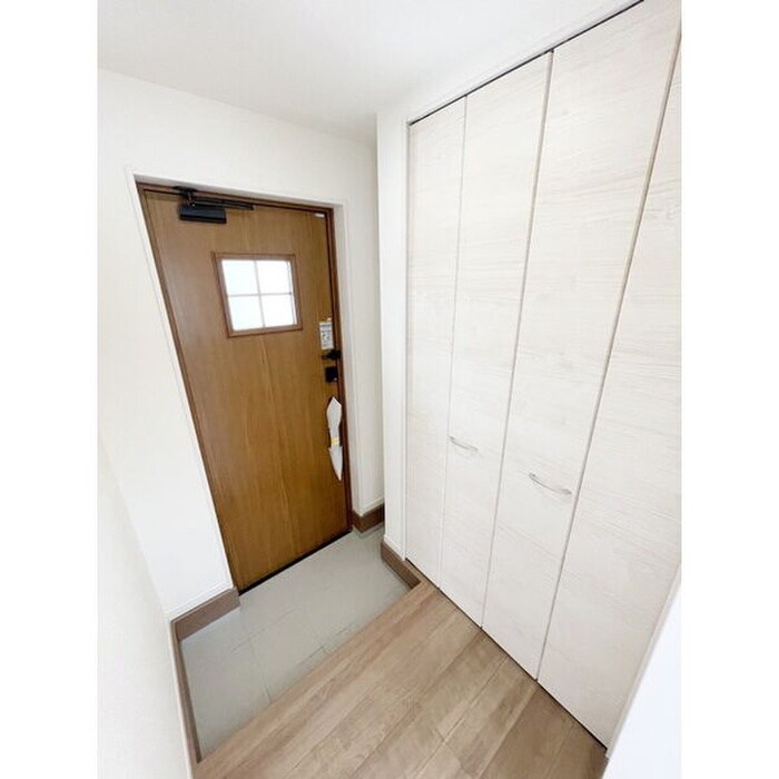 物件内観写真13　(玄関)