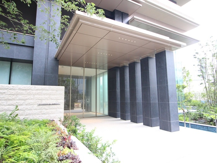 物件外観写真3　(エントランス部分)