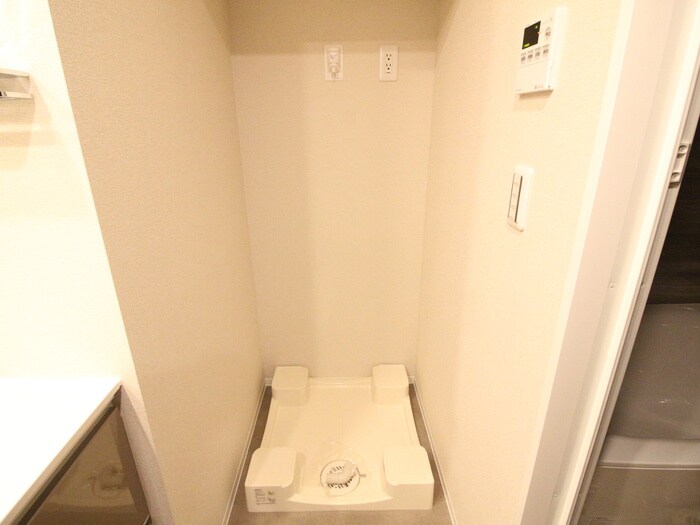 物件内観写真15　(洗濯機置場)