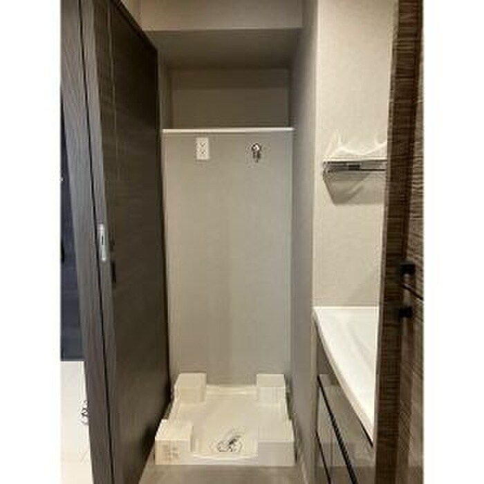 物件内観写真5　(洗濯機置場)