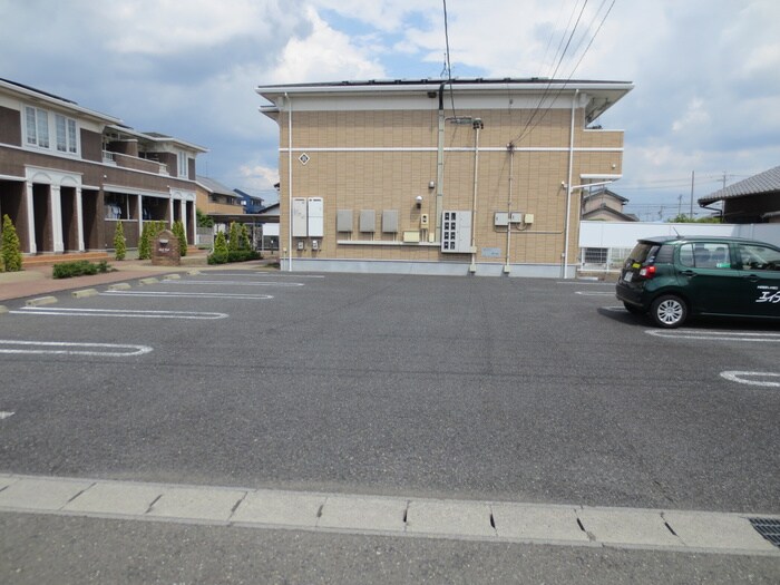 物件外観写真5　(駐車場)