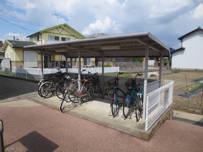 物件外観写真6　(駐輪場)