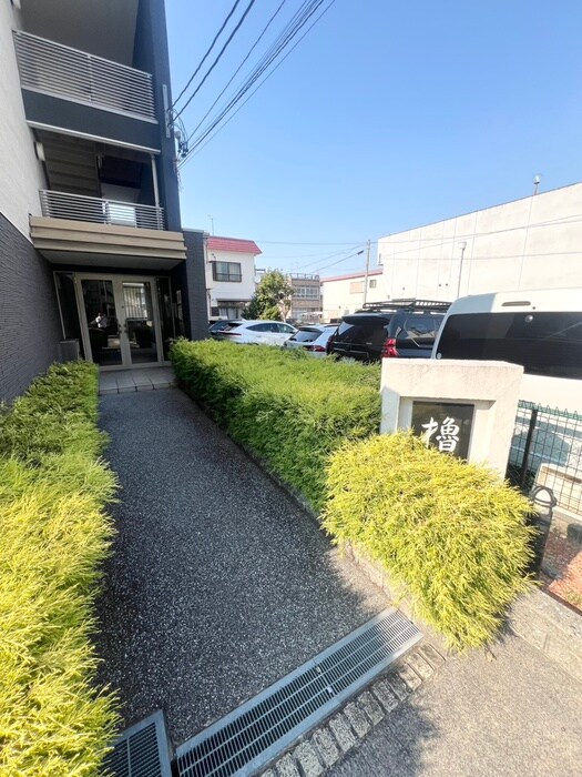 物件外観写真3　(エントランス部分)