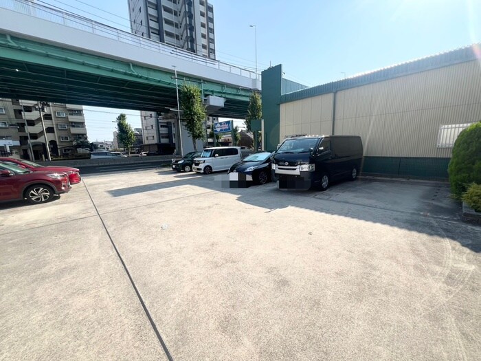 物件外観写真4　(駐車場)
