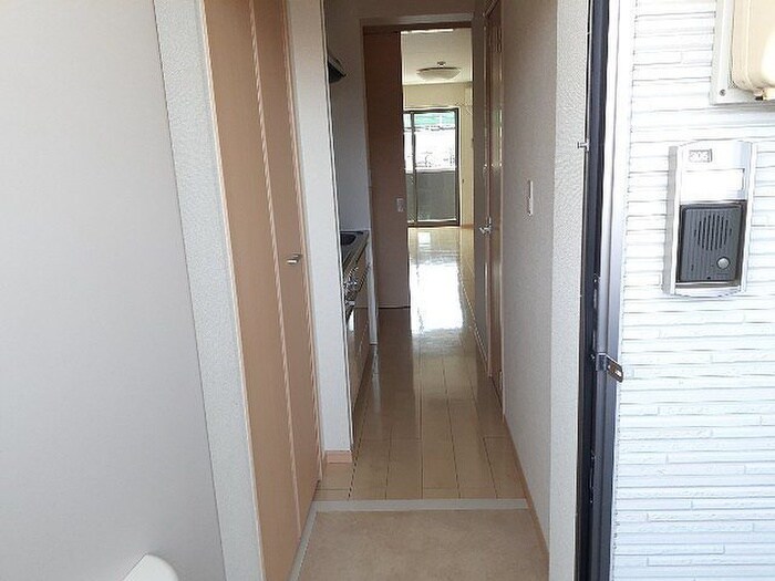 物件内観写真10　(廊下)