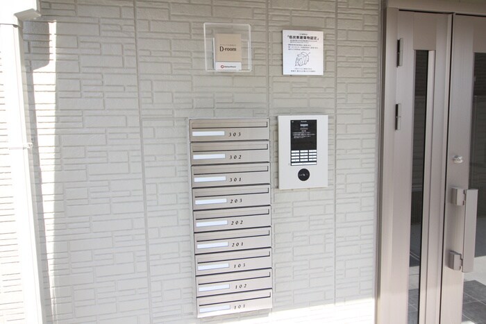 物件外観写真4　(エントランス部分)