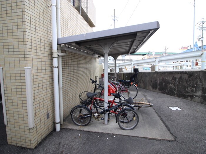 物件外観写真3　(駐輪場)