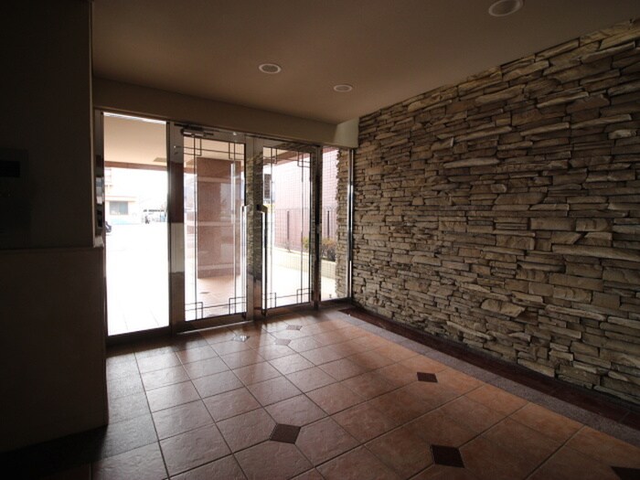 物件外観写真4　(エントランス部分)