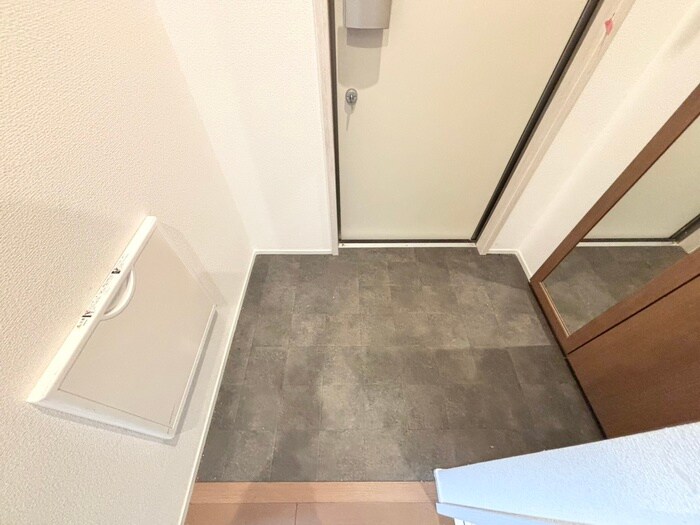 物件内観写真17　(玄関)