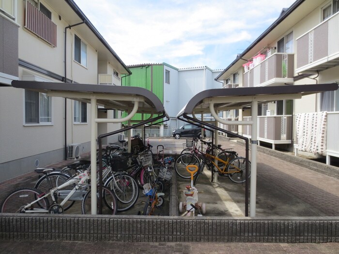 物件外観写真2　(駐輪場)