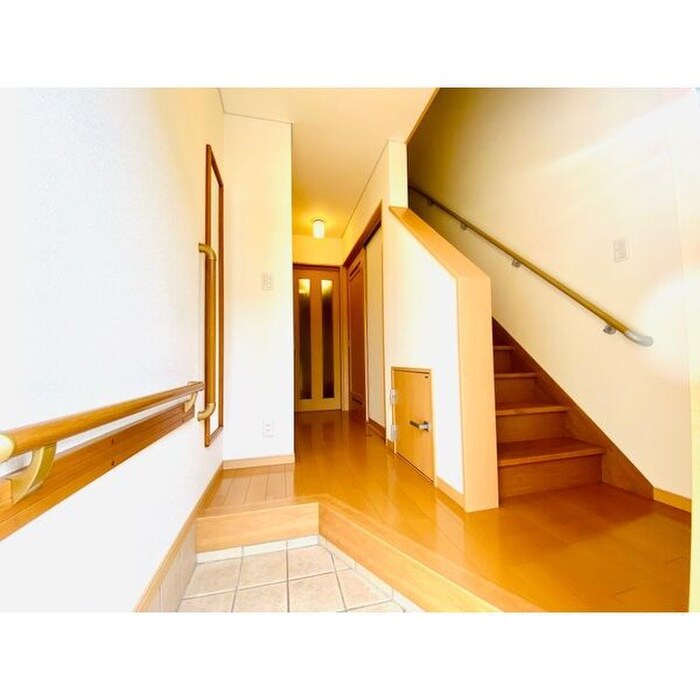 物件内観写真11　(玄関)