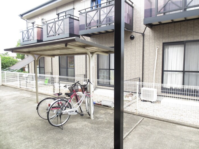物件外観写真3　(駐輪場)