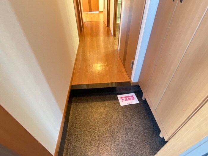 物件内観写真17　(玄関)