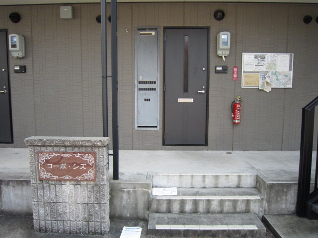 物件外観写真2　(エントランス部分)