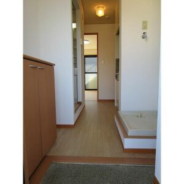 物件内観写真12　(玄関)