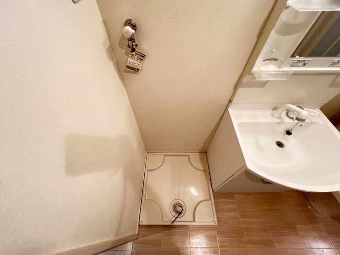 物件内観写真12　(洗濯機置場)