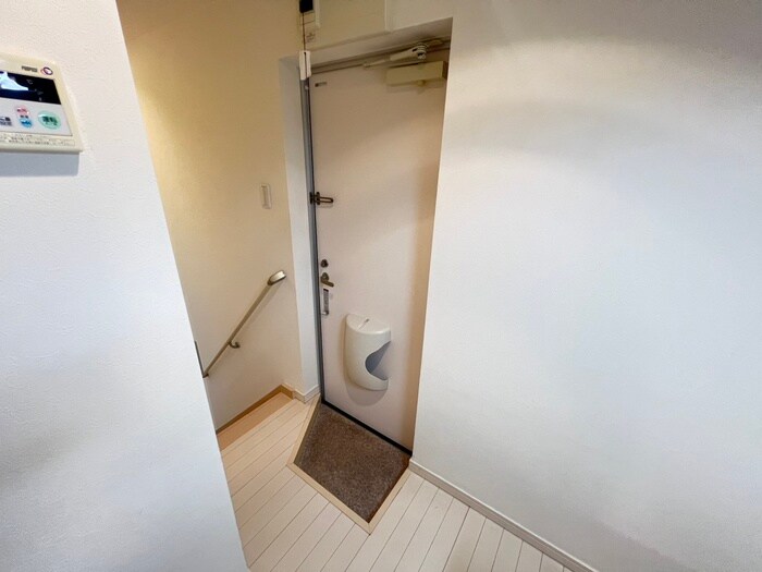 物件内観写真18　(玄関)