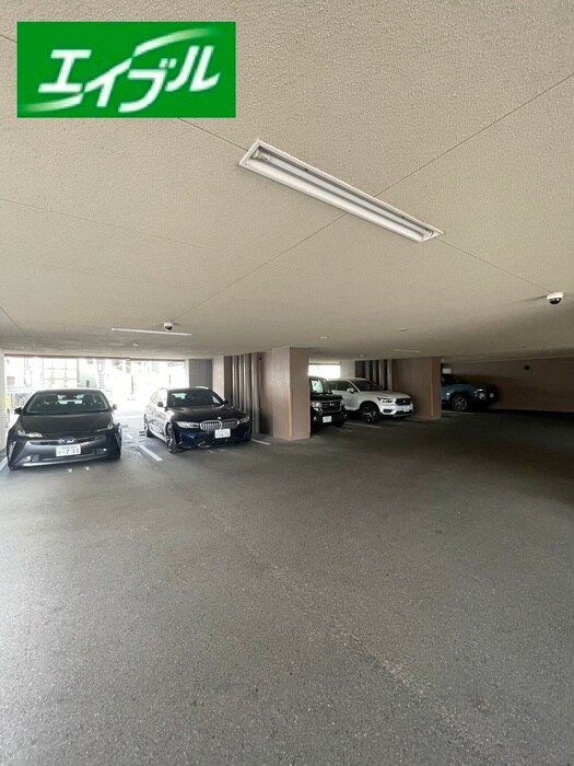 物件外観写真4　(駐車場)