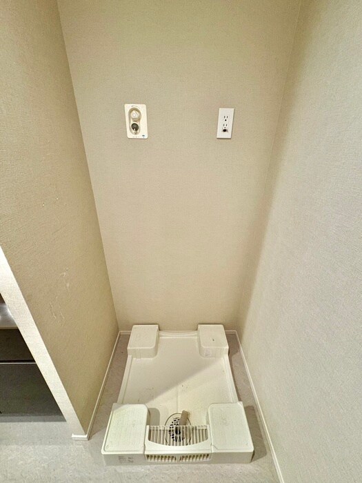 物件内観写真13　(洗濯機置場)