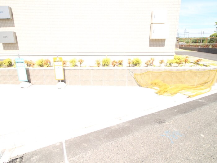 物件外観写真6　(駐車場)