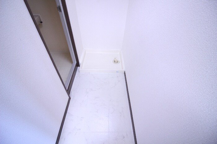 物件内観写真11　(洗濯機置場)