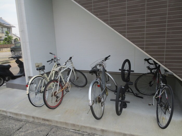 物件外観写真5　(駐輪場)