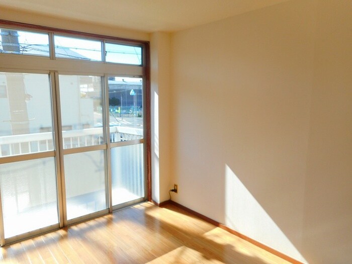 物件内観写真2　(居室)