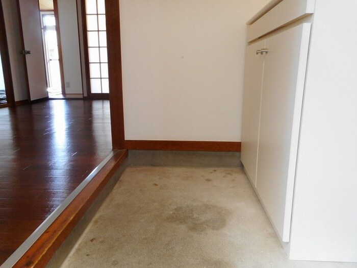 物件内観写真8　(玄関)