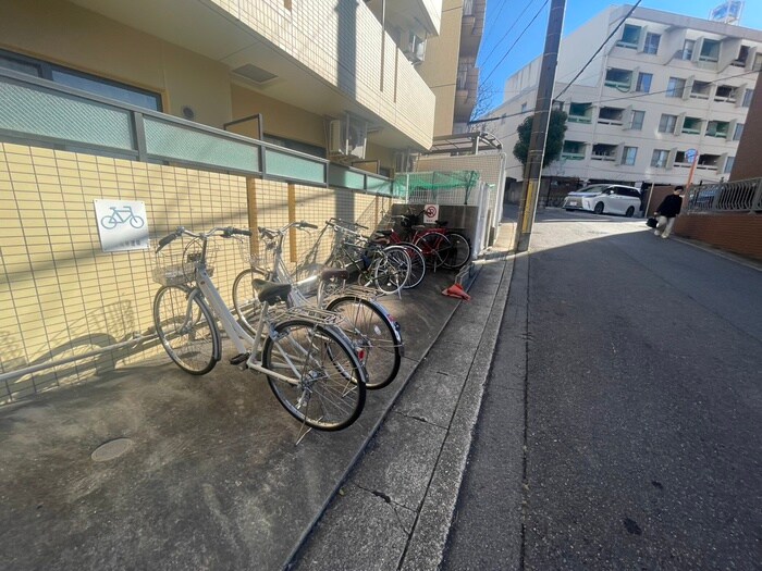 物件外観写真3　(駐輪場)