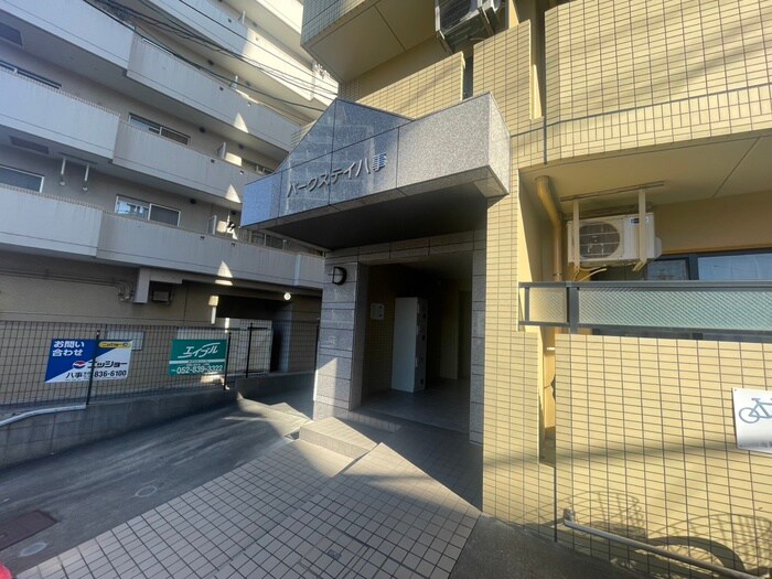 物件外観写真4　(エントランス部分)