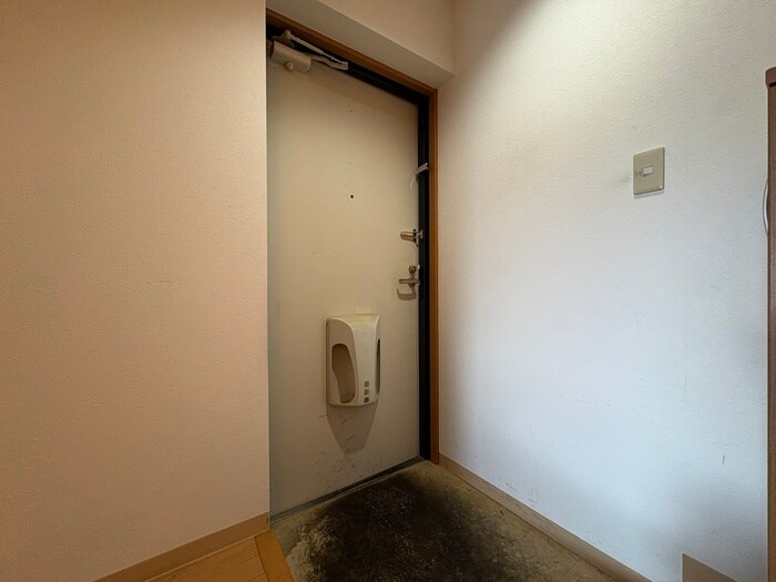 物件内観写真16　(玄関)