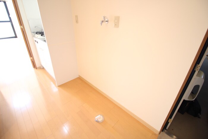 物件内観写真16　(洗濯機置場)