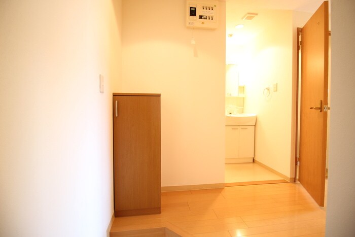 物件内観写真17　(玄関)