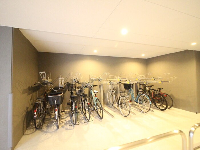 物件外観写真2　(駐輪場)