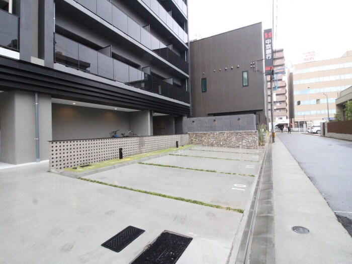 物件外観写真6　(駐車場)