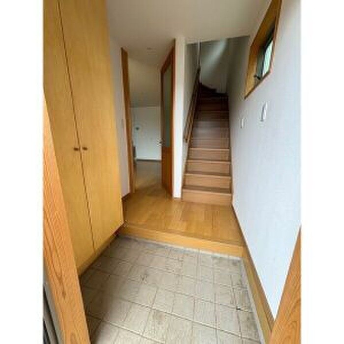 物件内観写真16　(玄関)