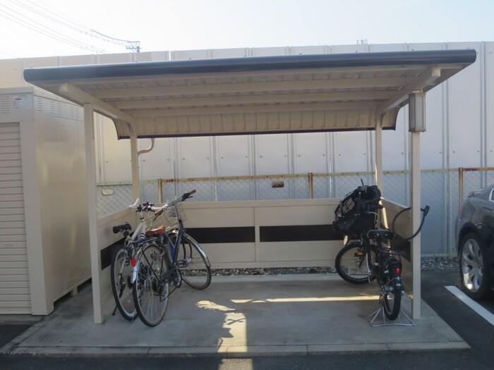 物件外観写真5　(駐輪場)