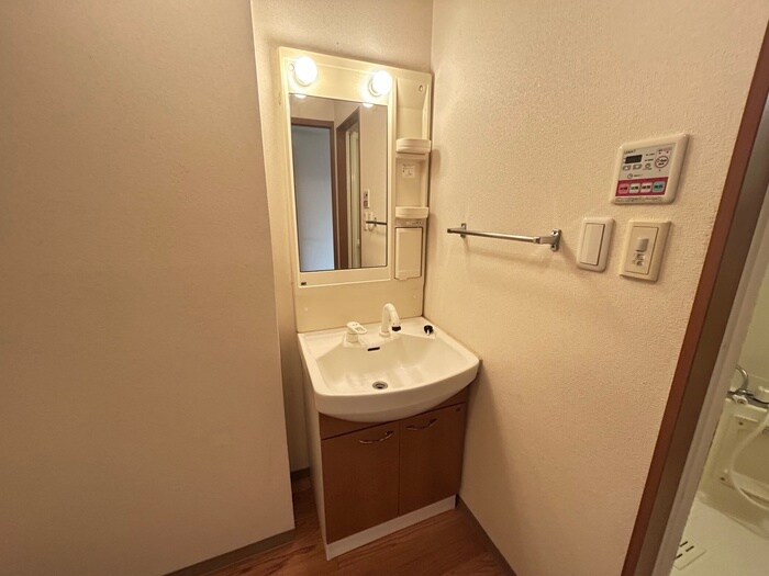 物件内観写真12　(洗面)