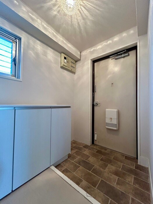 物件内観写真16　(玄関)