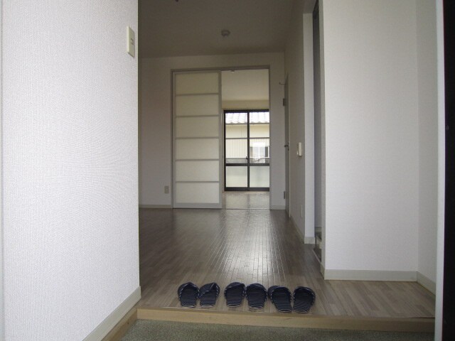 物件内観写真7　(玄関)