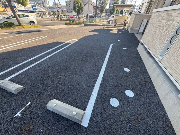 物件外観写真4　(駐車場)