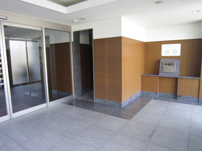 物件外観写真4　(エントランス部分)