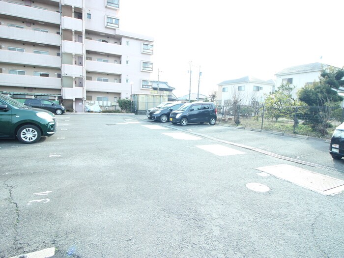 物件外観写真2　(駐車場)