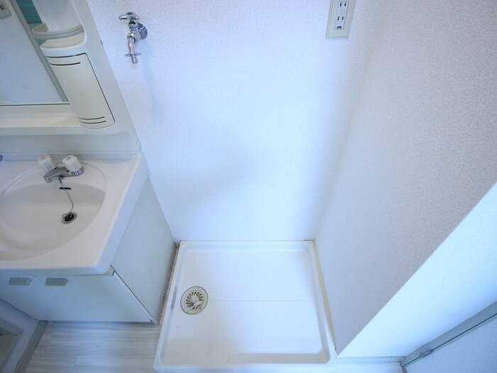 物件内観写真13　(洗濯機置場)