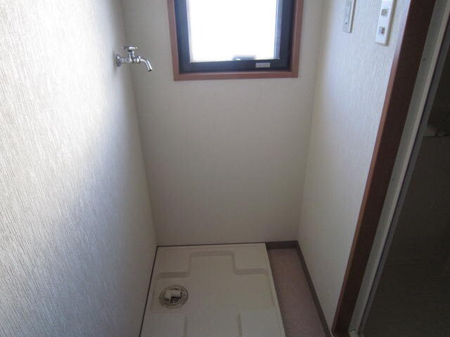 物件内観写真13　(洗濯機置場)