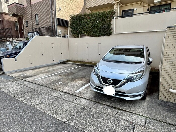物件外観写真4　(駐車場)