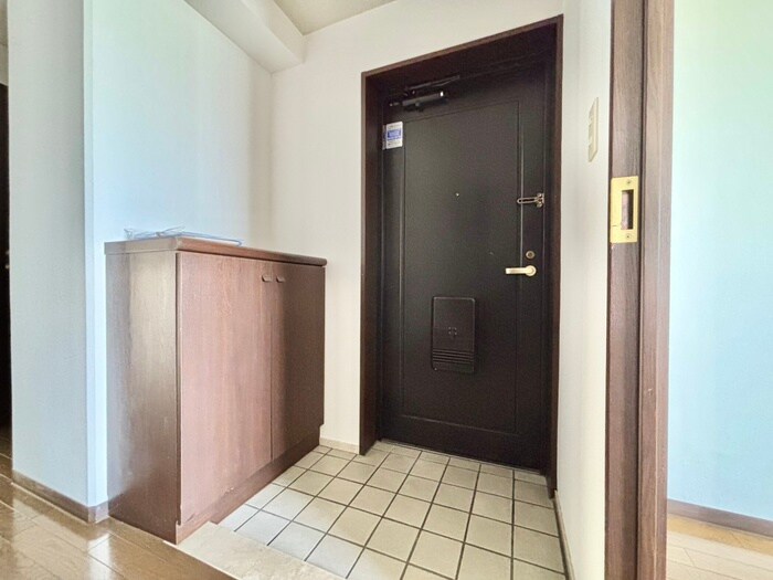 物件内観写真16　(玄関)