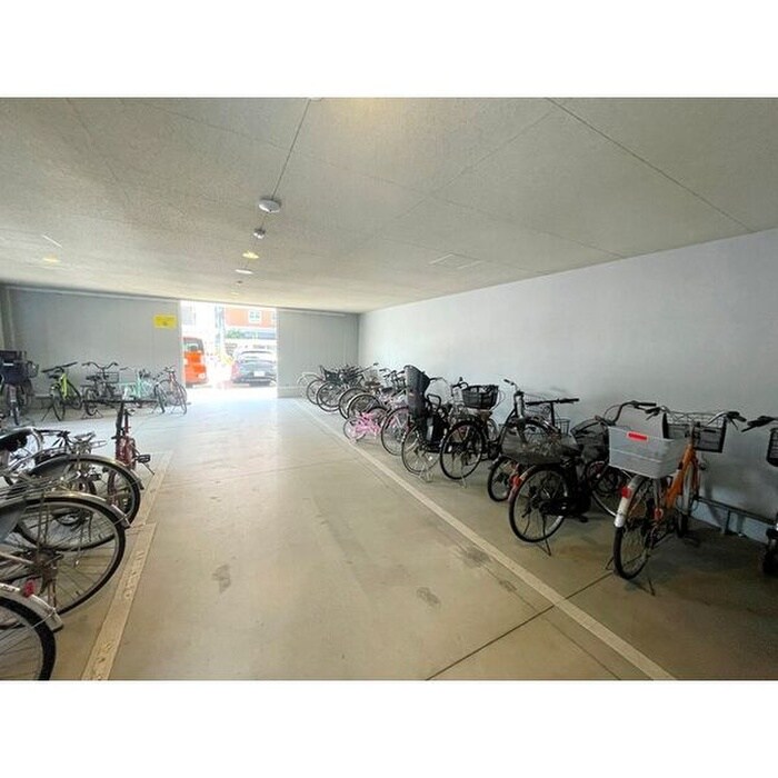 物件外観写真3　(駐輪場)