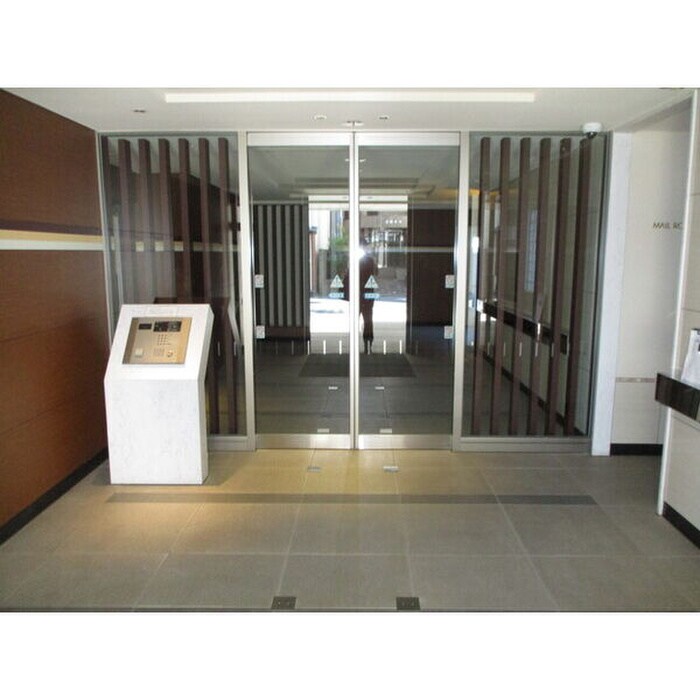 物件外観写真4　(エントランス部分)