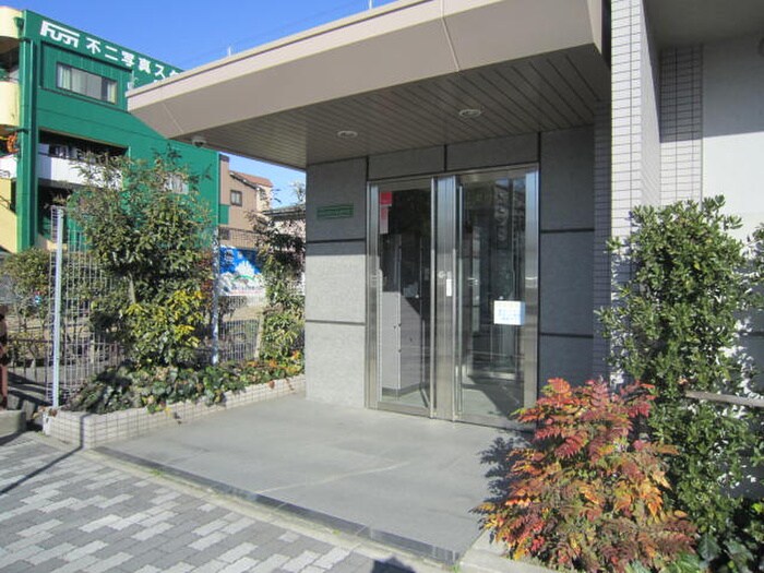 物件外観写真2　(エントランス部分)